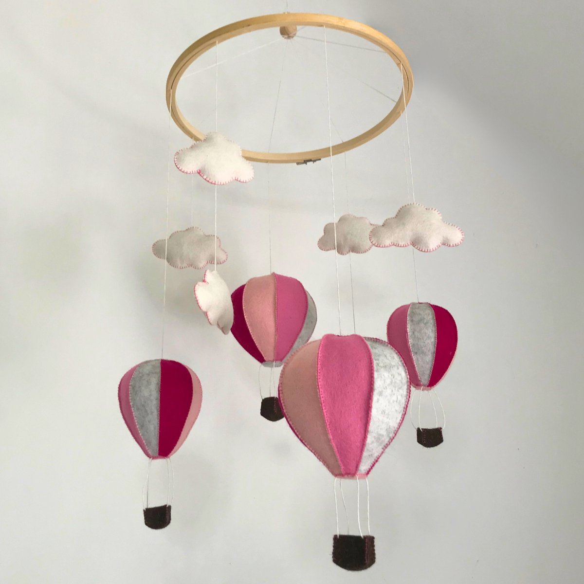 Maak T Zelf DIY Workshop Hobby Pakket Volwassenen - Luchtballon Mobiel voor Baby Box Roze - Creatief - Doe het zelf Cadeau - Cadeaupakket - Workshop in een Doosje - Knutselpakket